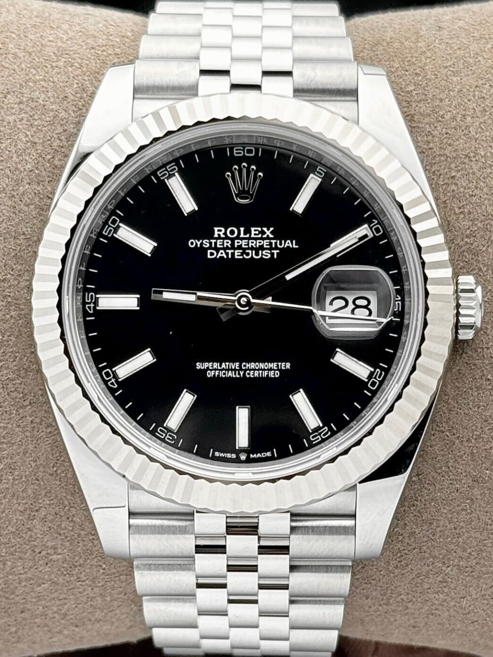 Rolex Datejust 41 Steel Black Index Dial 18k White Gold Fluted Jubilee 126334 | 2024 | 41mm
