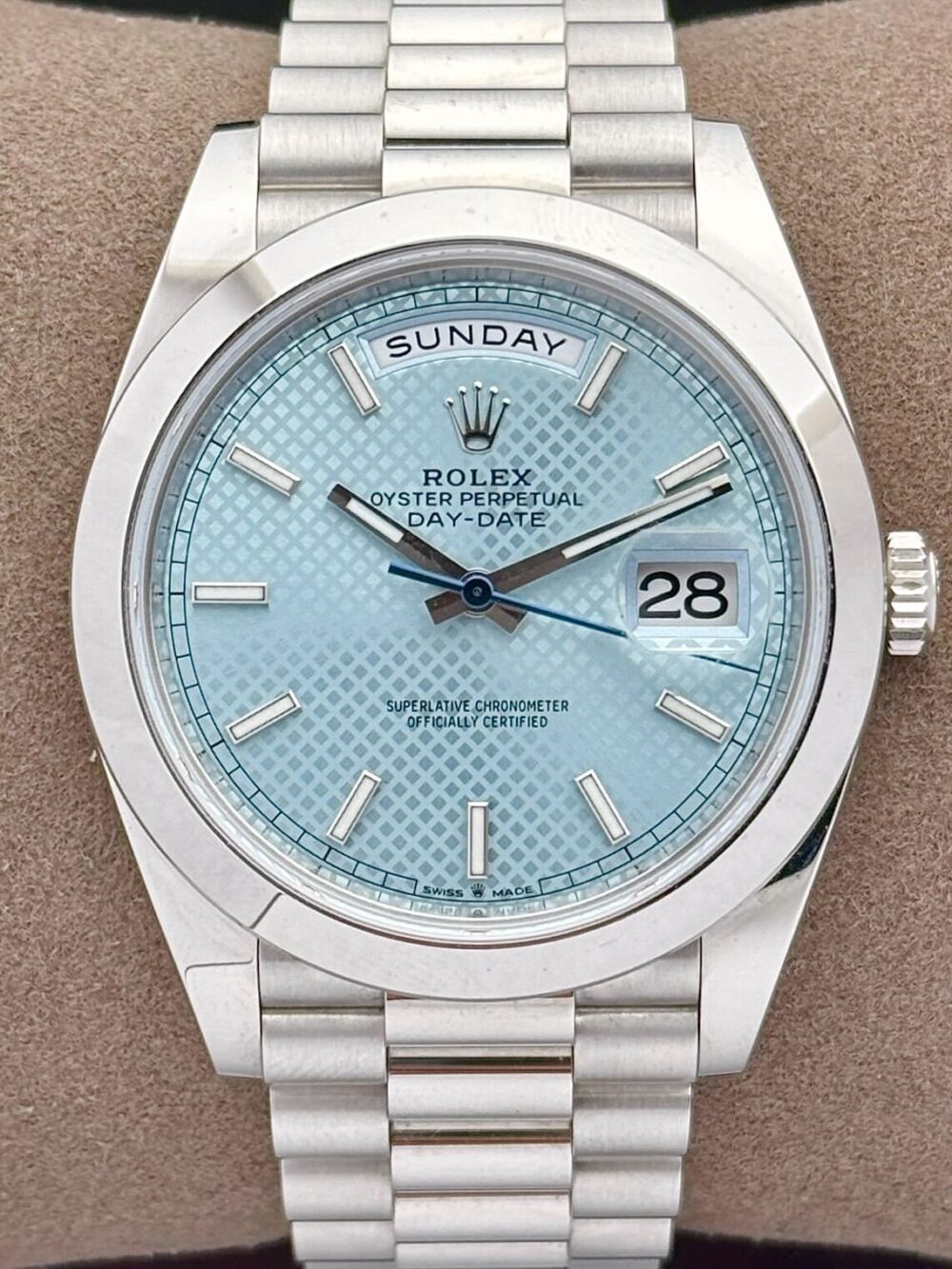 Rolex Day-Date 40 Platinum Ice Blue Motif Dial 228206 | 2022 | 40mm