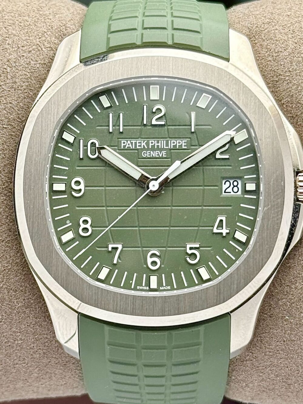 Patek Philippe Aquanaut Green White Gold 5168G-010 | 2024 | 42.2 mm