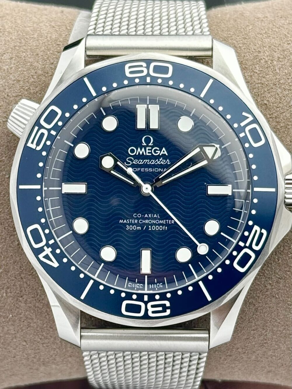 Omega Seamaster Diver 300M James Bond 007 60th Anniversary Edition 210.30.42.20.03.002 | 2025 | 42mm