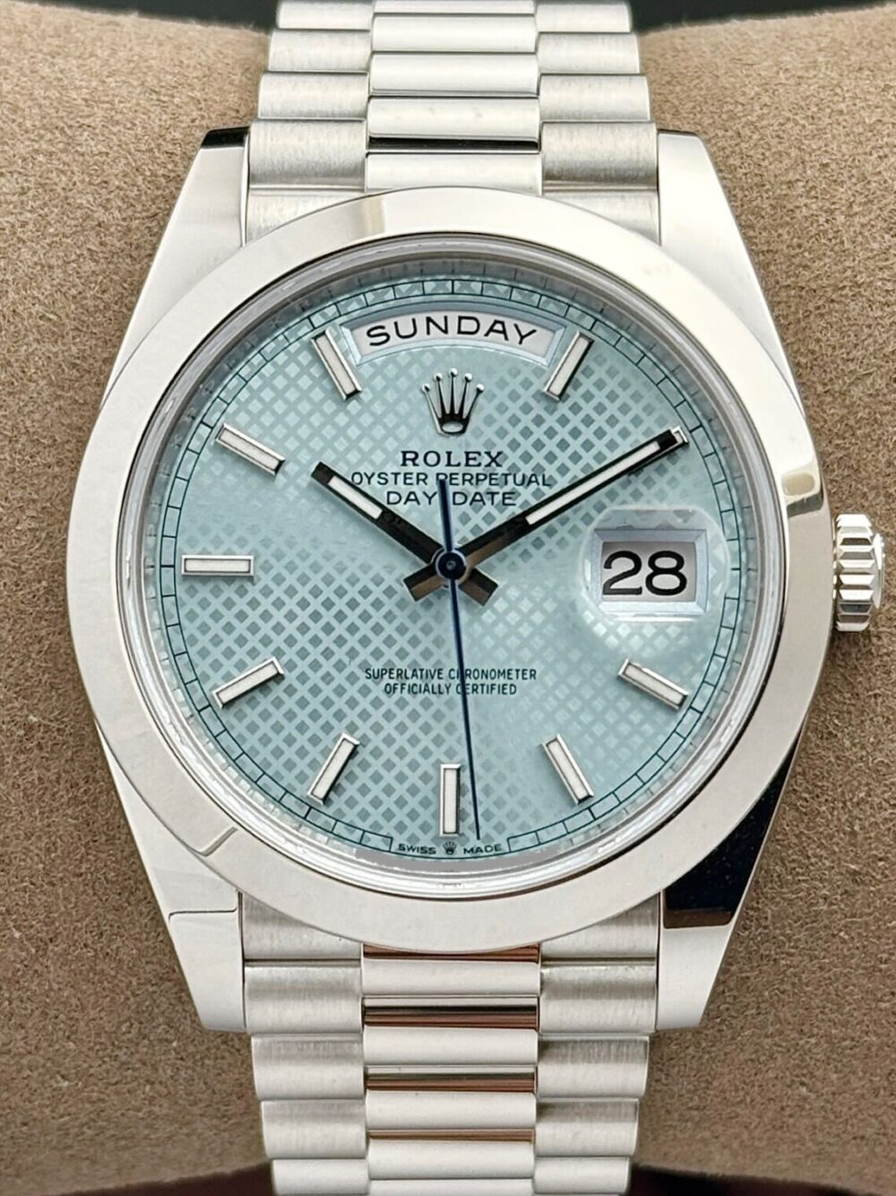 Rolex Day-Date 40 Platinum President Waffle 228206 | 2021 | 40mm