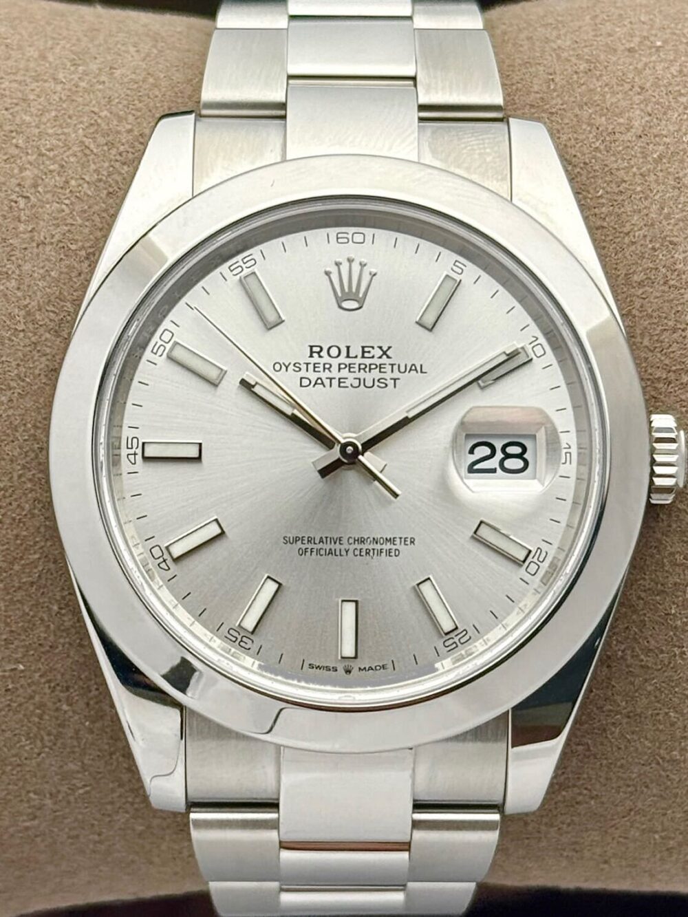 Rolex Datejust 41 Stainless Steel Oyster Silver Dial 126300 | 2024 | 41mm