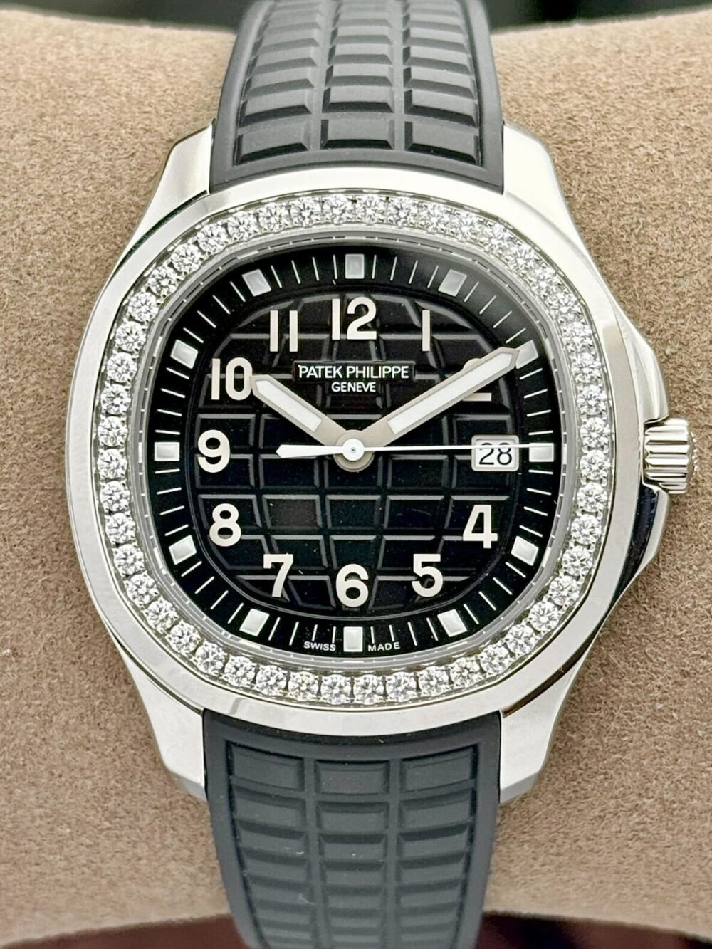Patek Philippe Aquanaut Luce Stainless Steel Black Dial Diamond Bezel 5267/200A-001 | 2022 | 38.8mm
