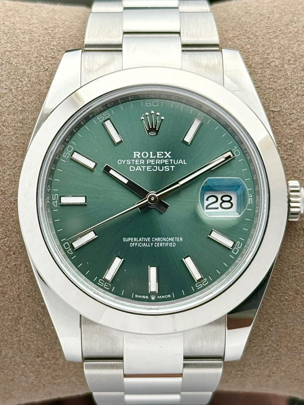 Rolex Datejust 41 Mint Green Steel Smooth Bezel Oyster 126300 | 2025 | 41mm