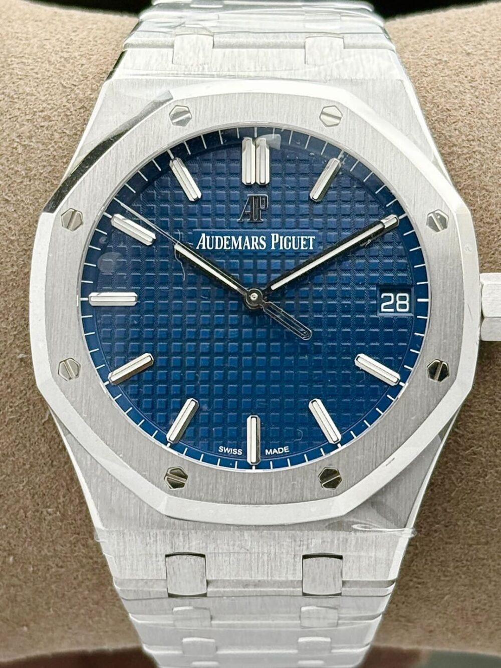 Audemars Piguet Royal Oak 18kt White Gold Blue Dial Limited Edition 1/300 15503BC | 2021 | 41mm