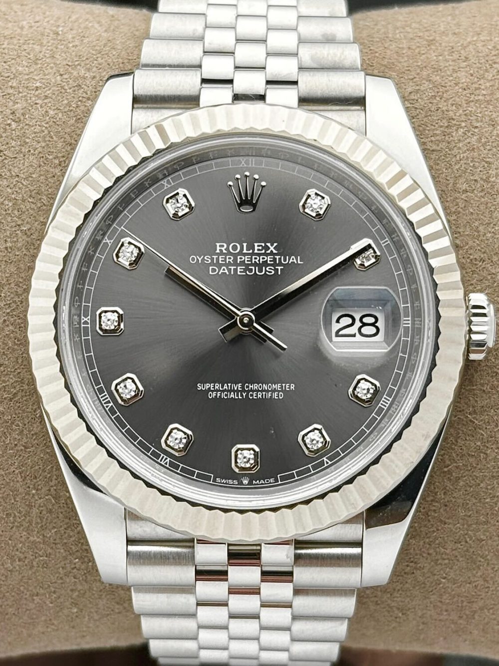 Rolex Datejust 41 Rhodium Grey Diamond Dial Fluted Jubilee Stainless Steel 126334 | 2023 | 41mm