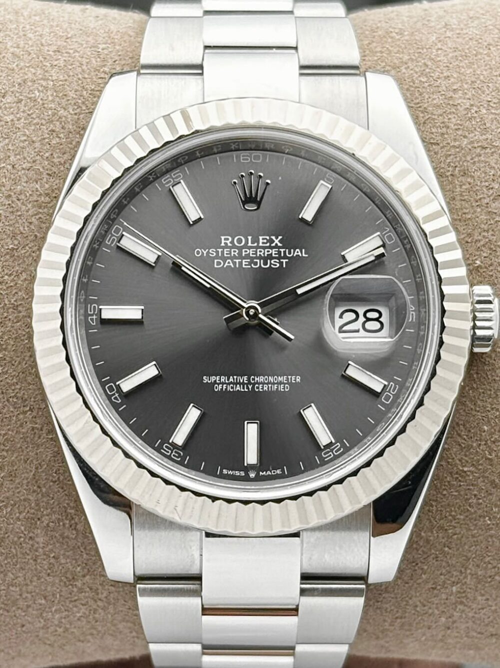 Rolex Datejust 41 Rhodium Dial Fluted Oyster 126334 | 2020 | 41mm