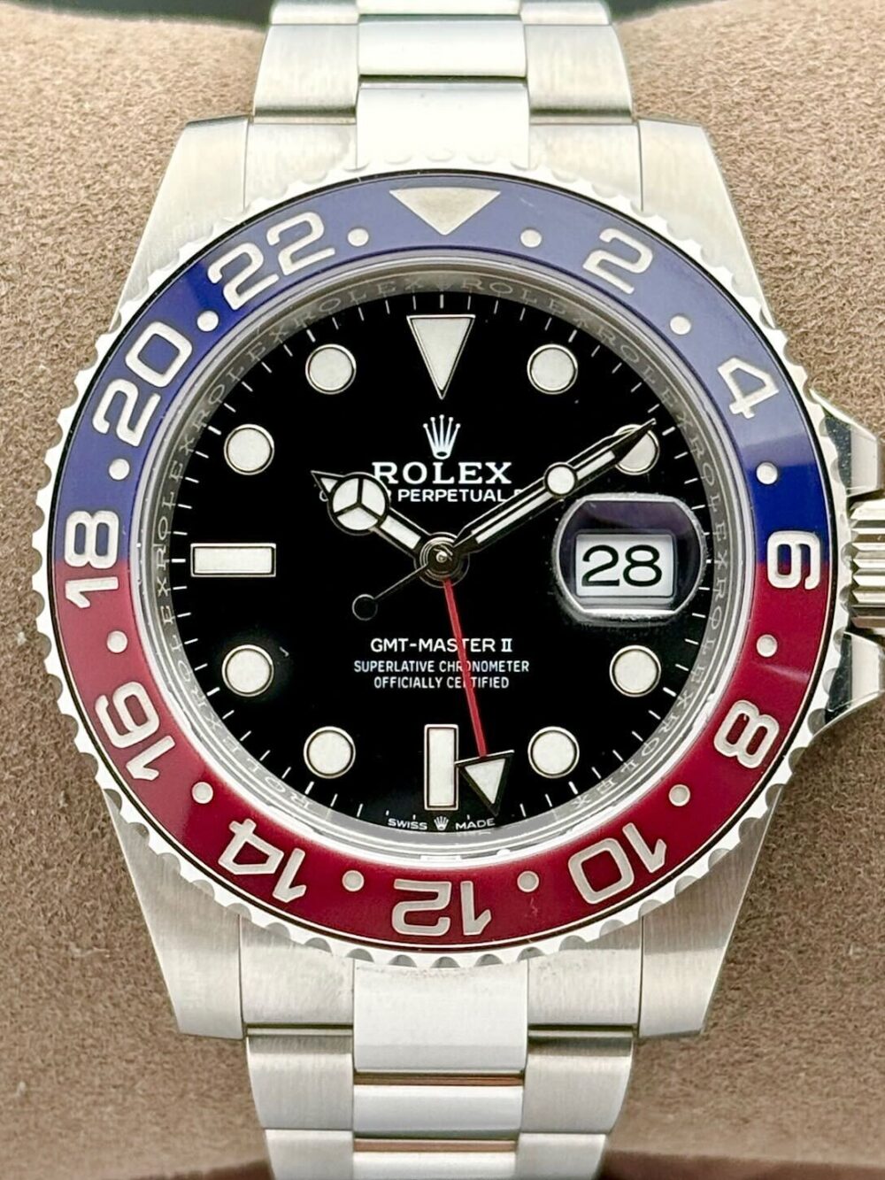 Rolex GMT-Master II Pepsi Oyster Bracelet 126710BLRO | 2022 | 40mm