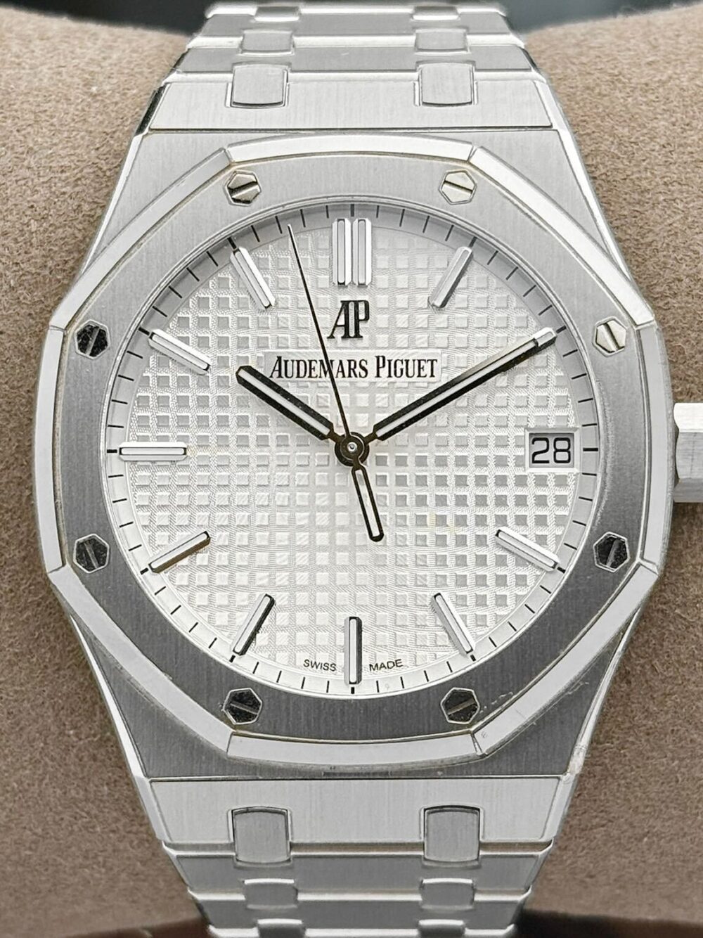 Audemars Piguet Royal Oak Silver Dial Stainless Steel 15500ST.OO.1220ST.04 | 2022 | 41mm